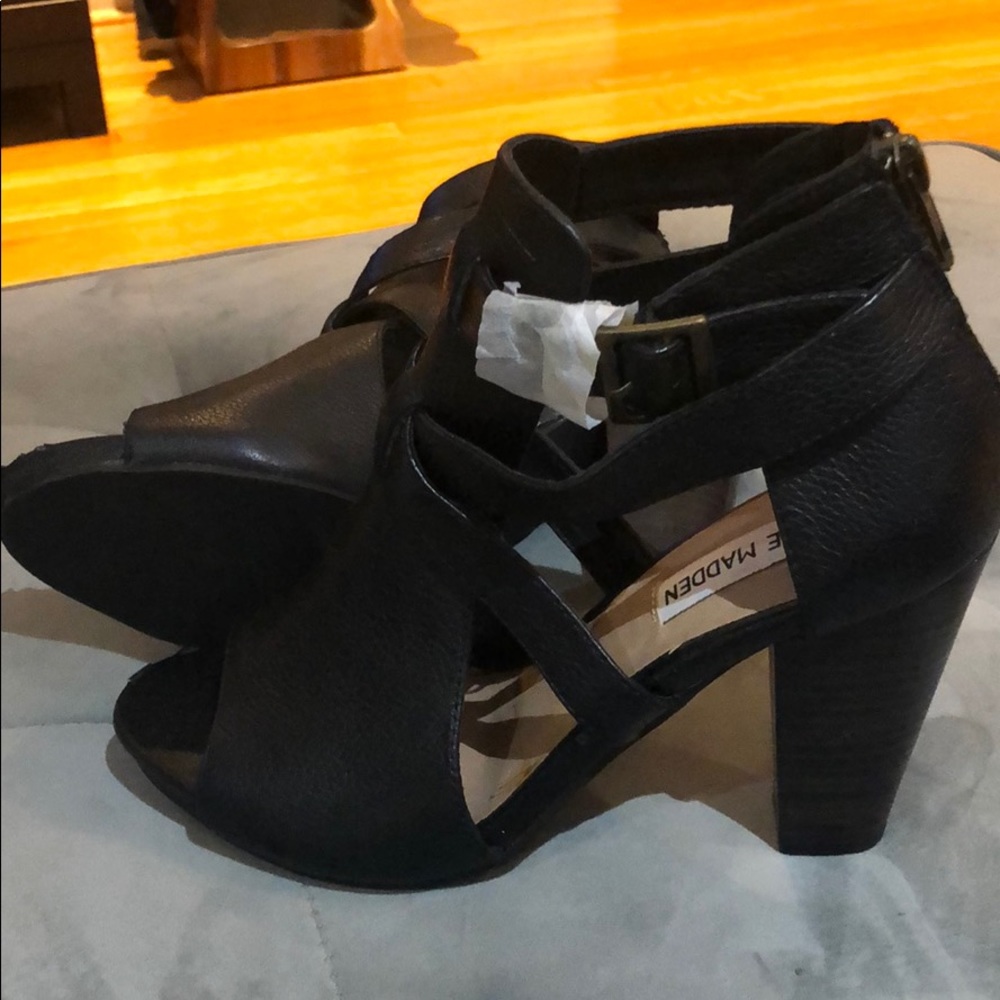 Steve Madden black leather heels. New. 6.5